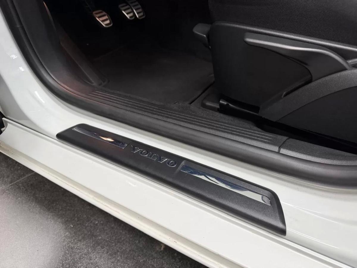 volvo-v40-2014-diesel-1560cc