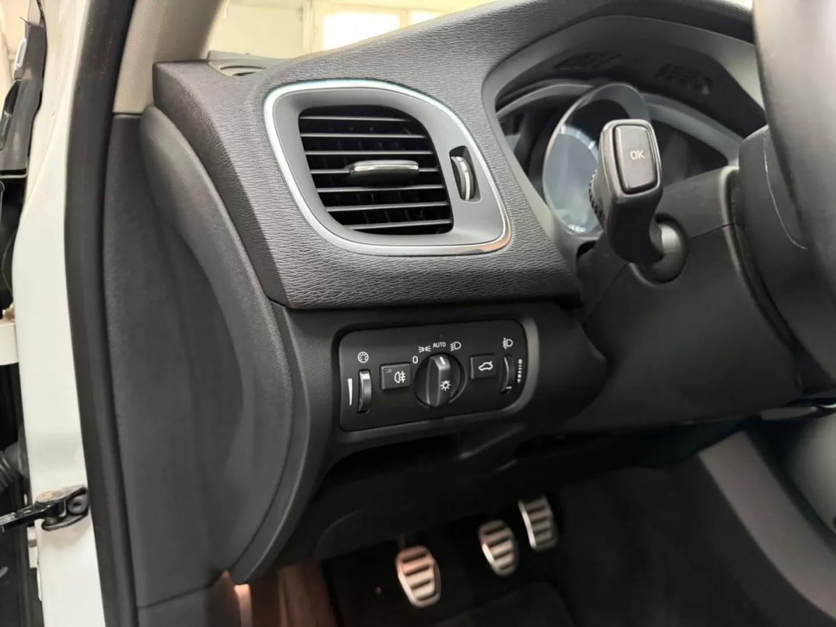 volvo-v40-2014-diesel-1560cc