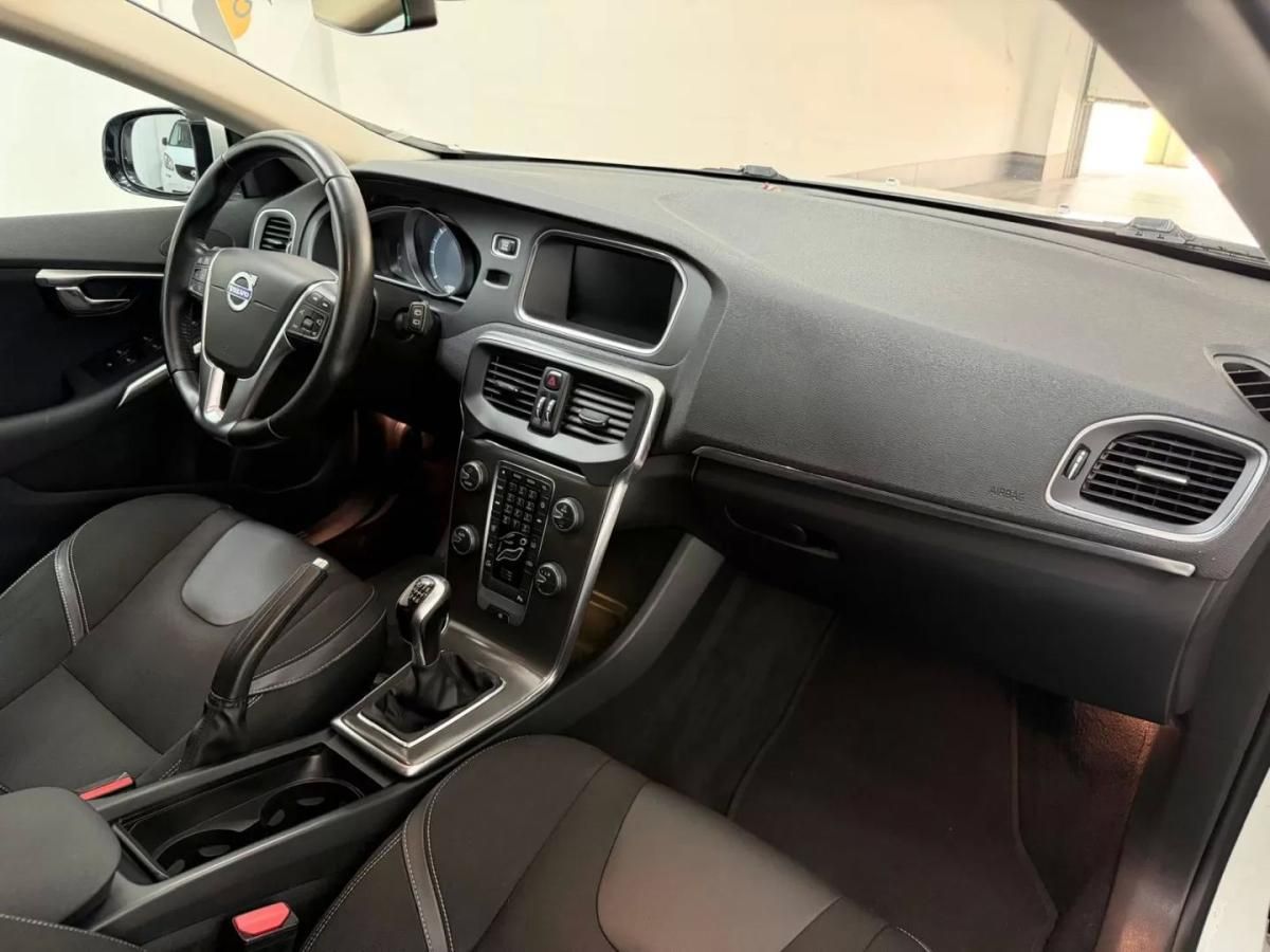 volvo-v40-2014-diesel-1560cc