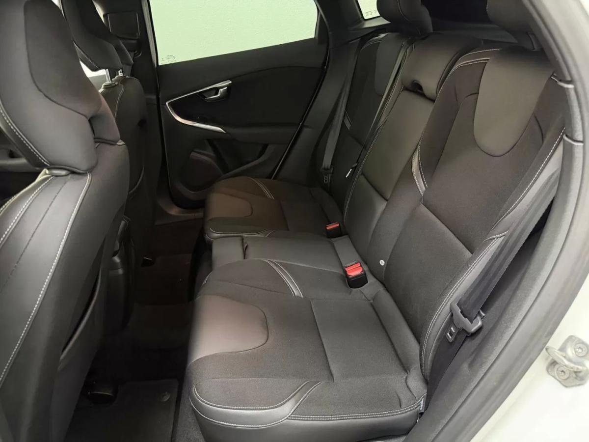 volvo-v40-2014-diesel-1560cc