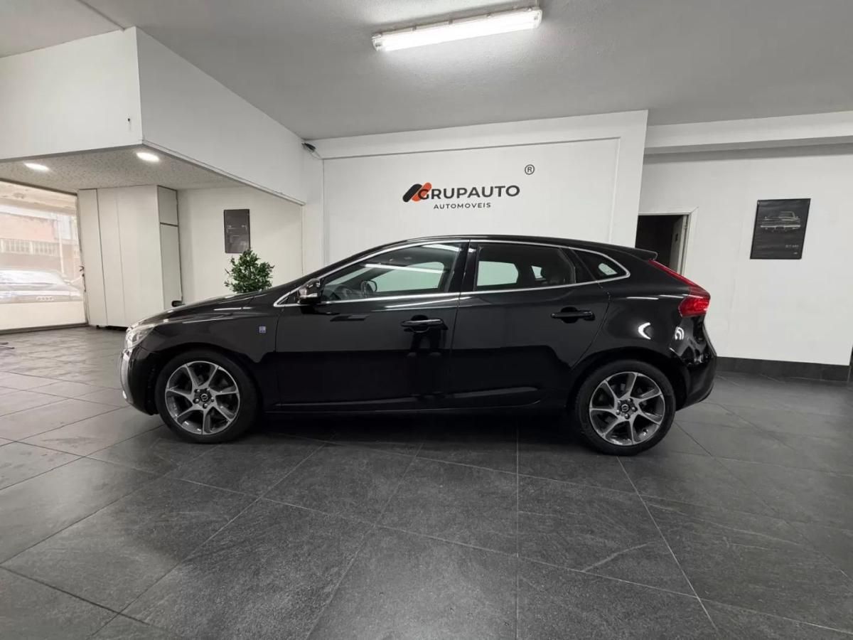 volvo-v40-2015-diesel-1560cc