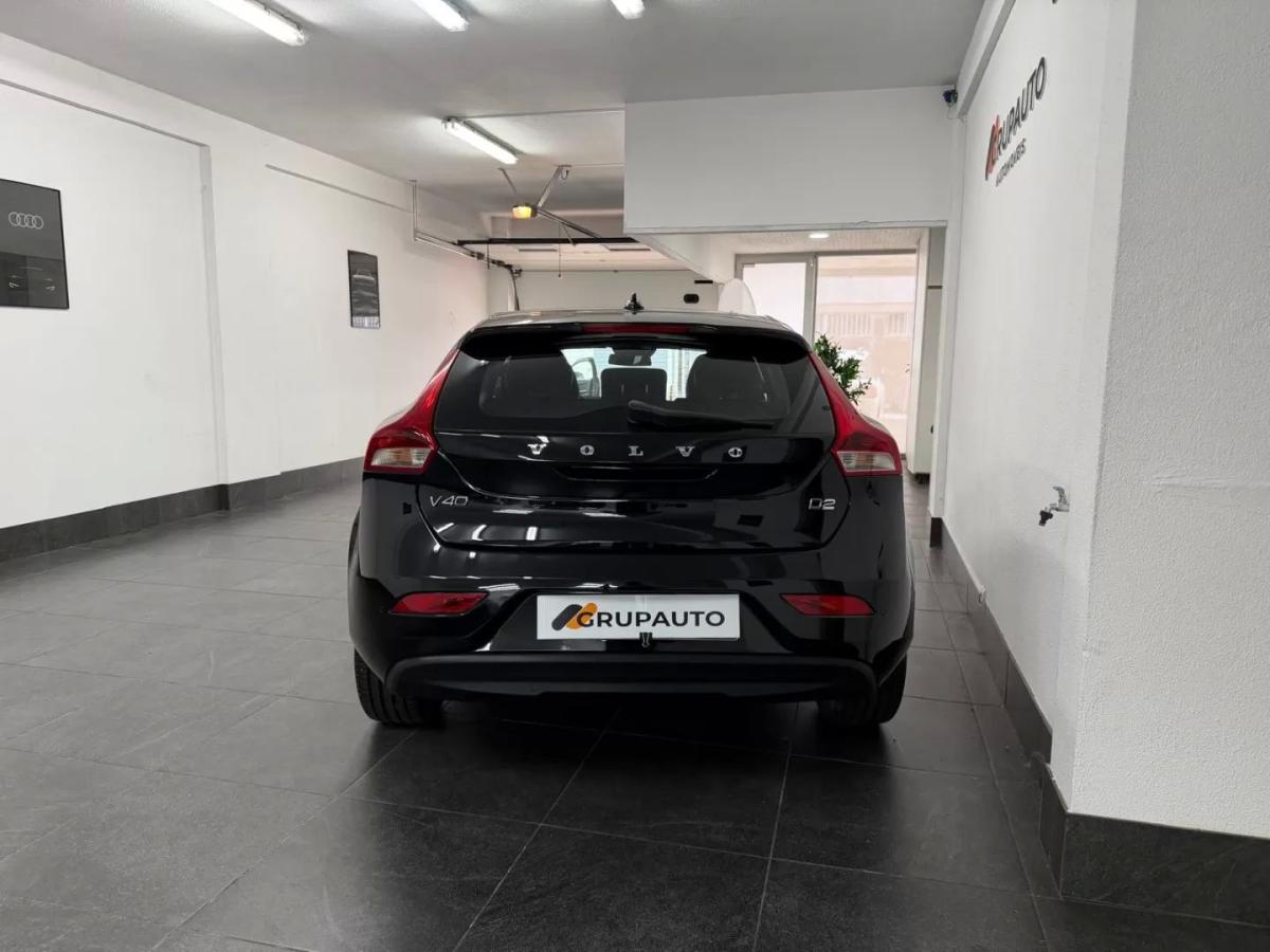 volvo-v40-2015-diesel-1560cc