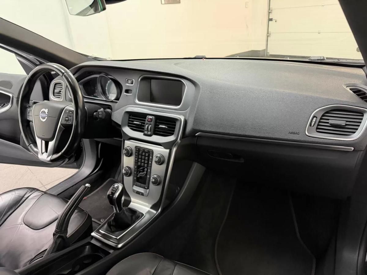 volvo-v40-2015-diesel-1560cc