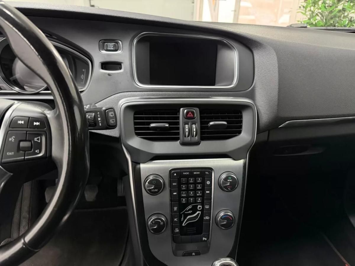 volvo-v40-2015-diesel-1560cc