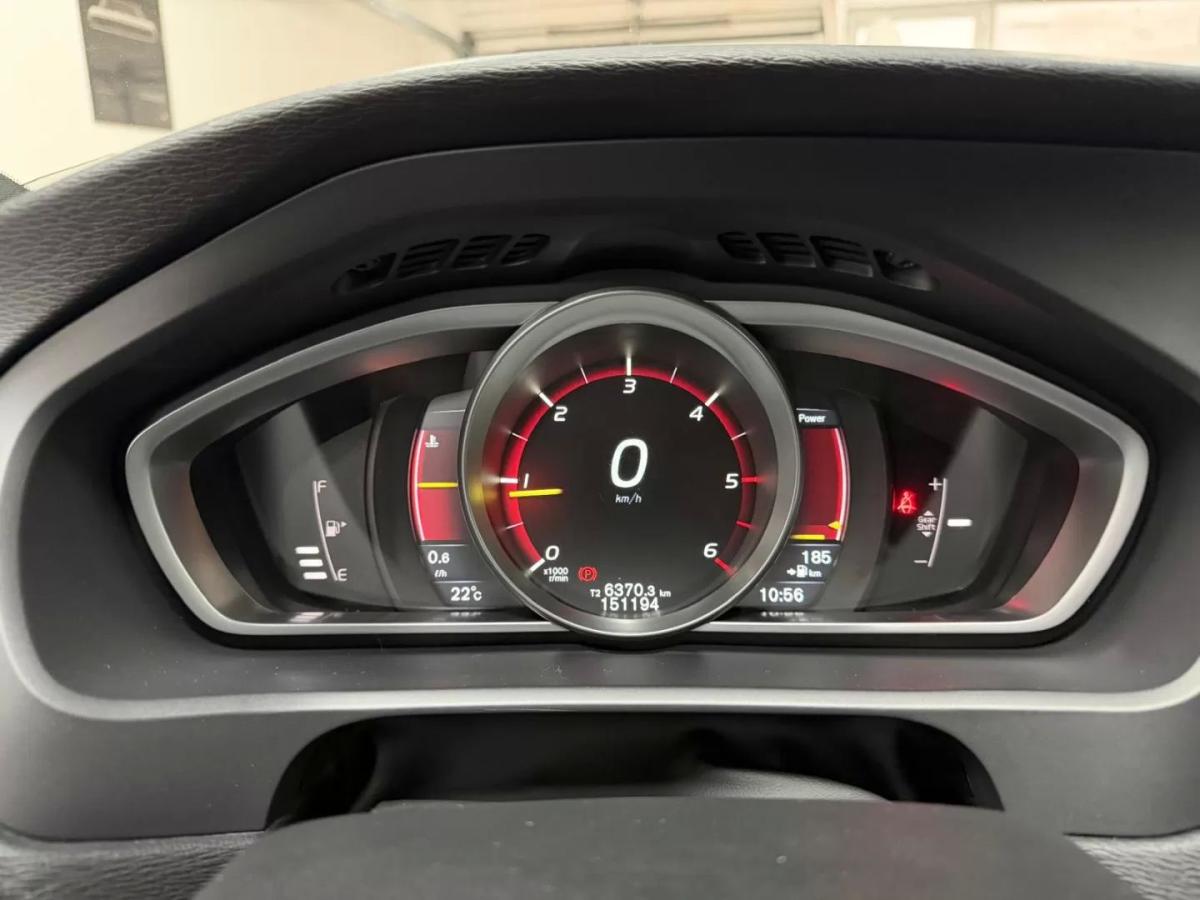 volvo-v40-2015-diesel-1560cc