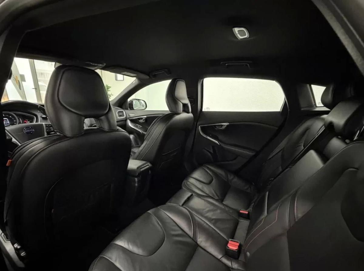 volvo-v40-2015-diesel-1560cc
