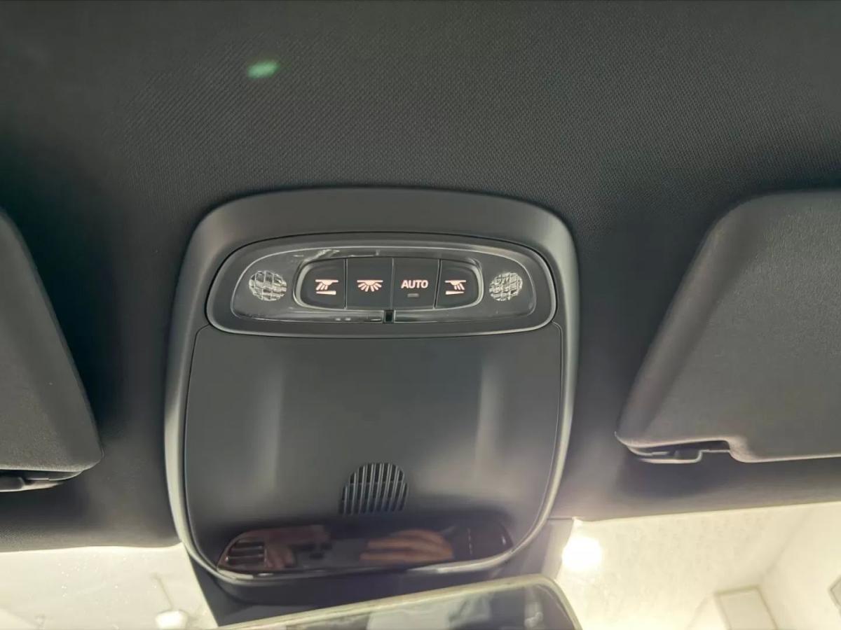 volvo-v40-2015-diesel-1560cc
