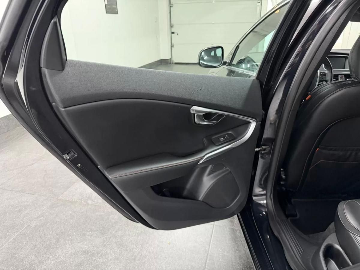 volvo-v40-2015-diesel-1560cc