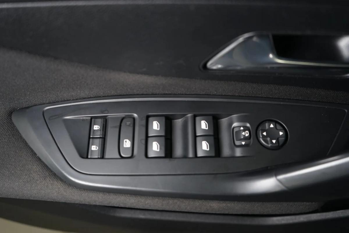 peugeot-308-2022-gasolina-1199cc