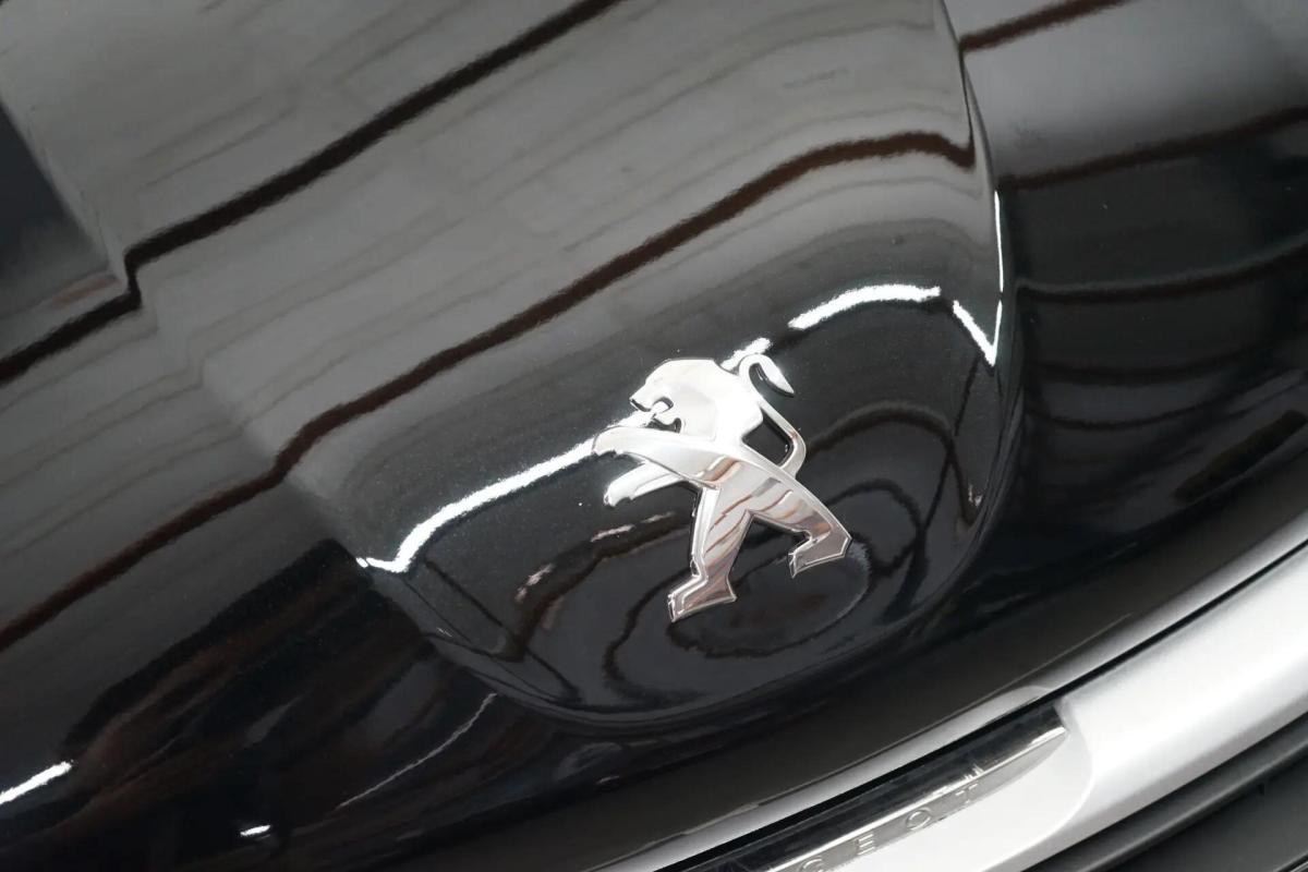 peugeot-208-2016-gasolina-1199cc