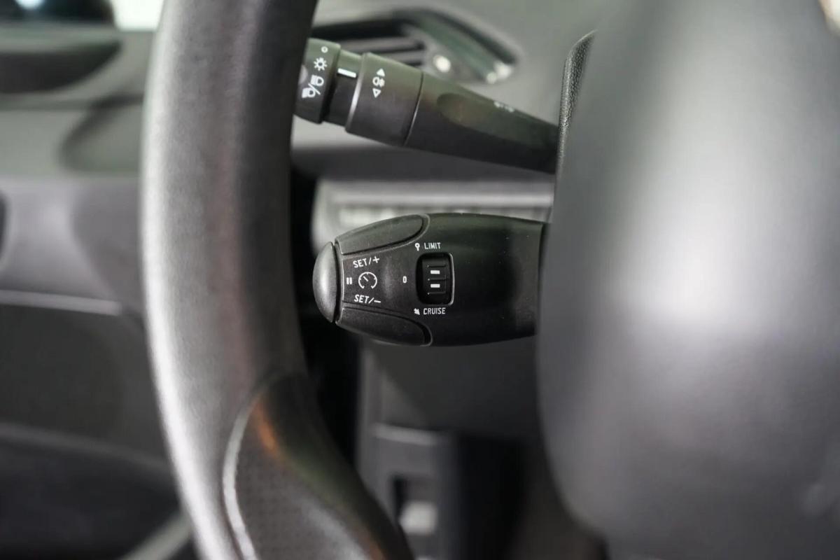 peugeot-208-2016-gasolina-1199cc
