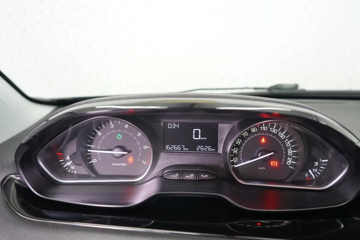 peugeot-208-2016-gasolina-1199cc