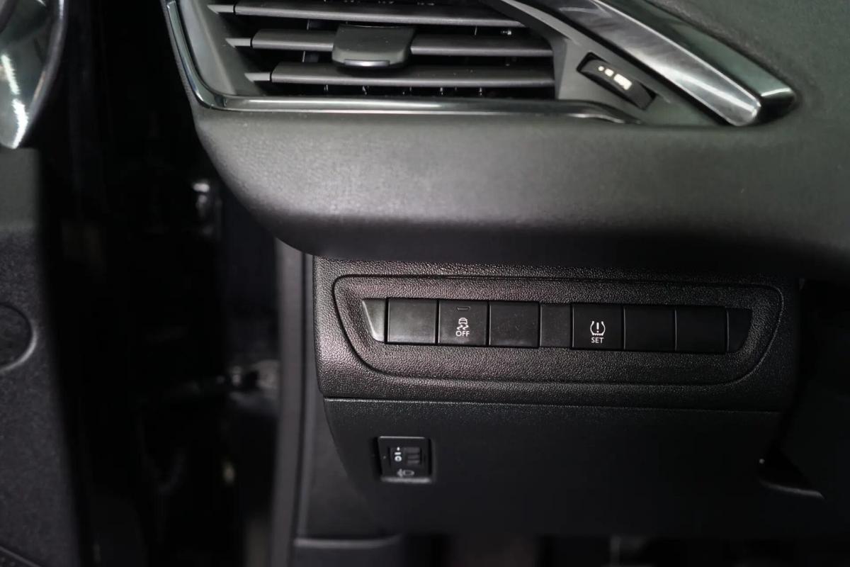 peugeot-208-2016-gasolina-1199cc