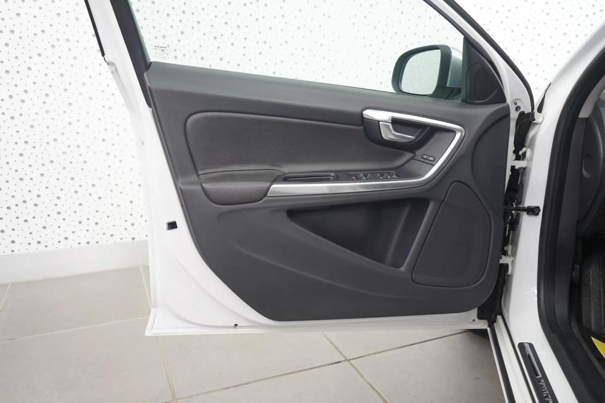 volvo-v60-2012-diesel-1560cc