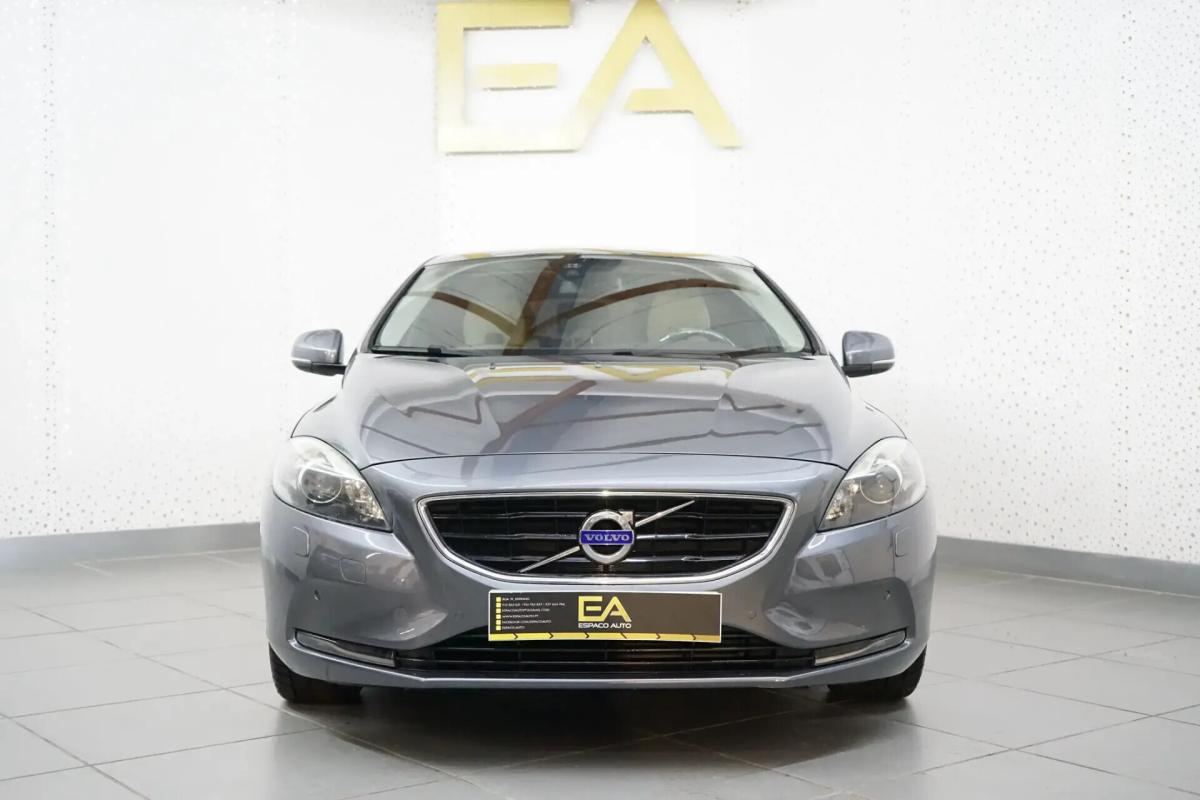 volvo-v40-2013-diesel-1560cc