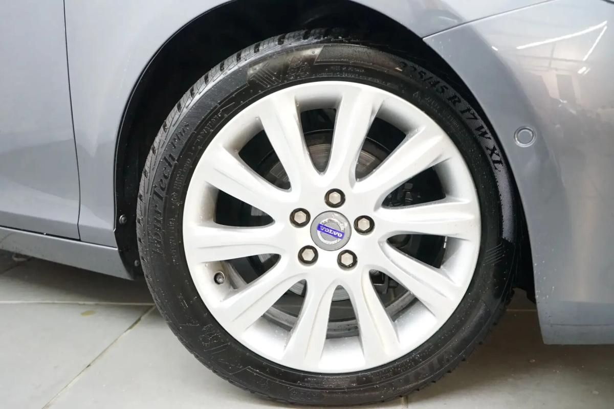 volvo-v40-2013-diesel-1560cc