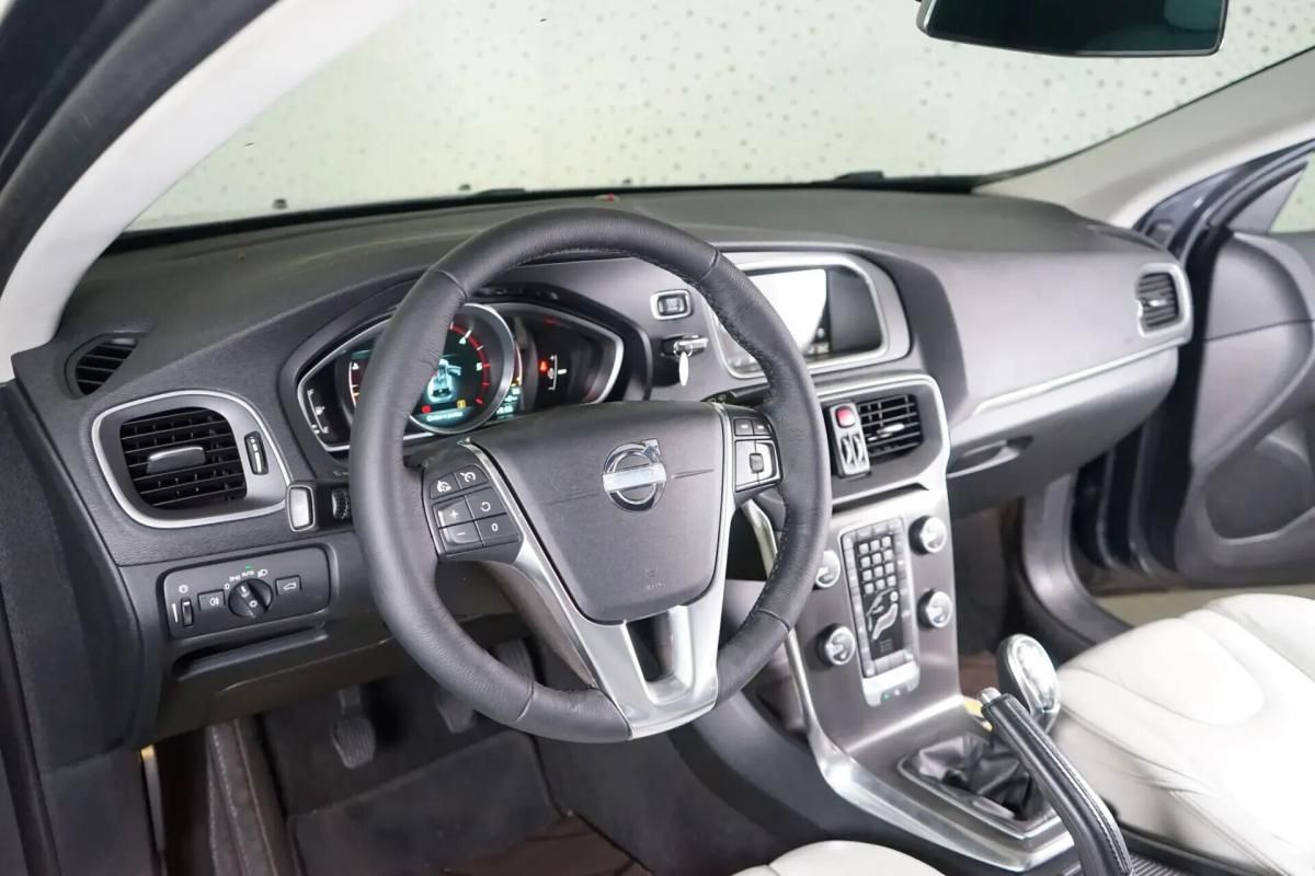 volvo-v40-2013-diesel-1560cc