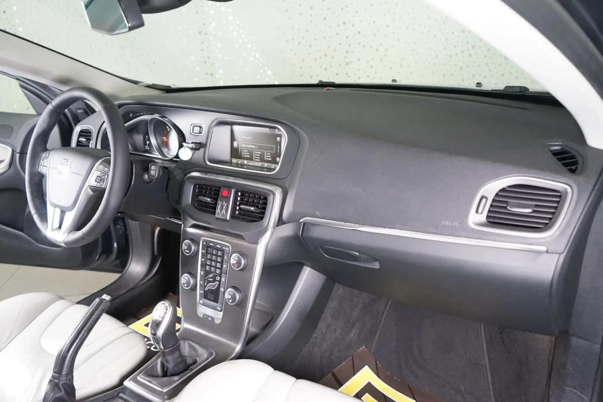 volvo-v40-2013-diesel-1560cc