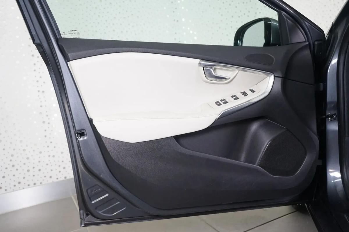 volvo-v40-2013-diesel-1560cc