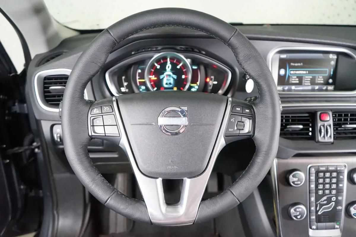 volvo-v40-2013-diesel-1560cc