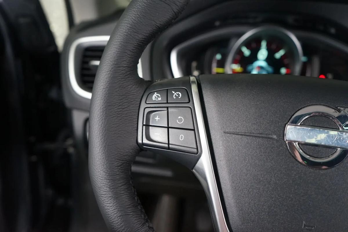 volvo-v40-2013-diesel-1560cc
