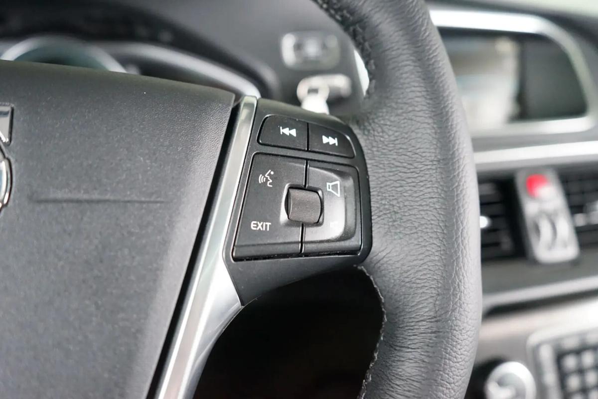 volvo-v40-2013-diesel-1560cc
