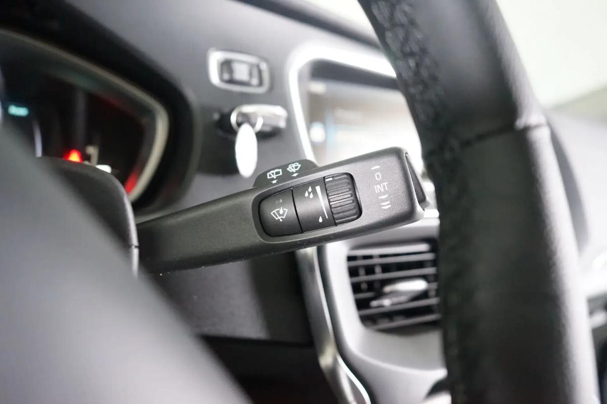 volvo-v40-2013-diesel-1560cc