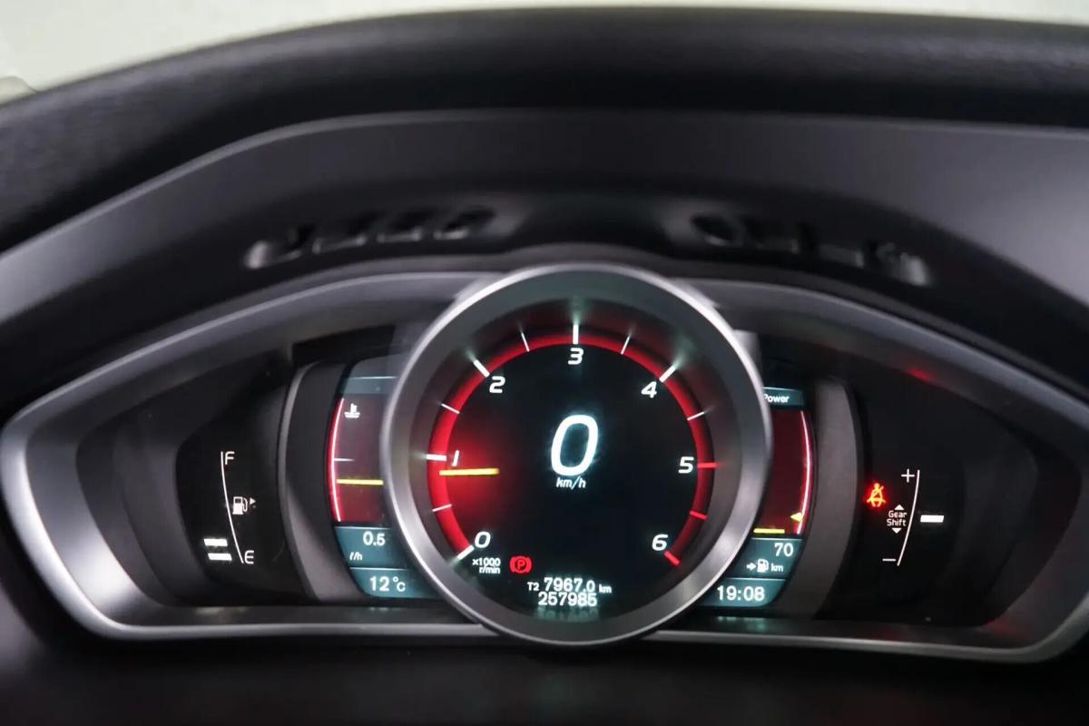 volvo-v40-2013-diesel-1560cc