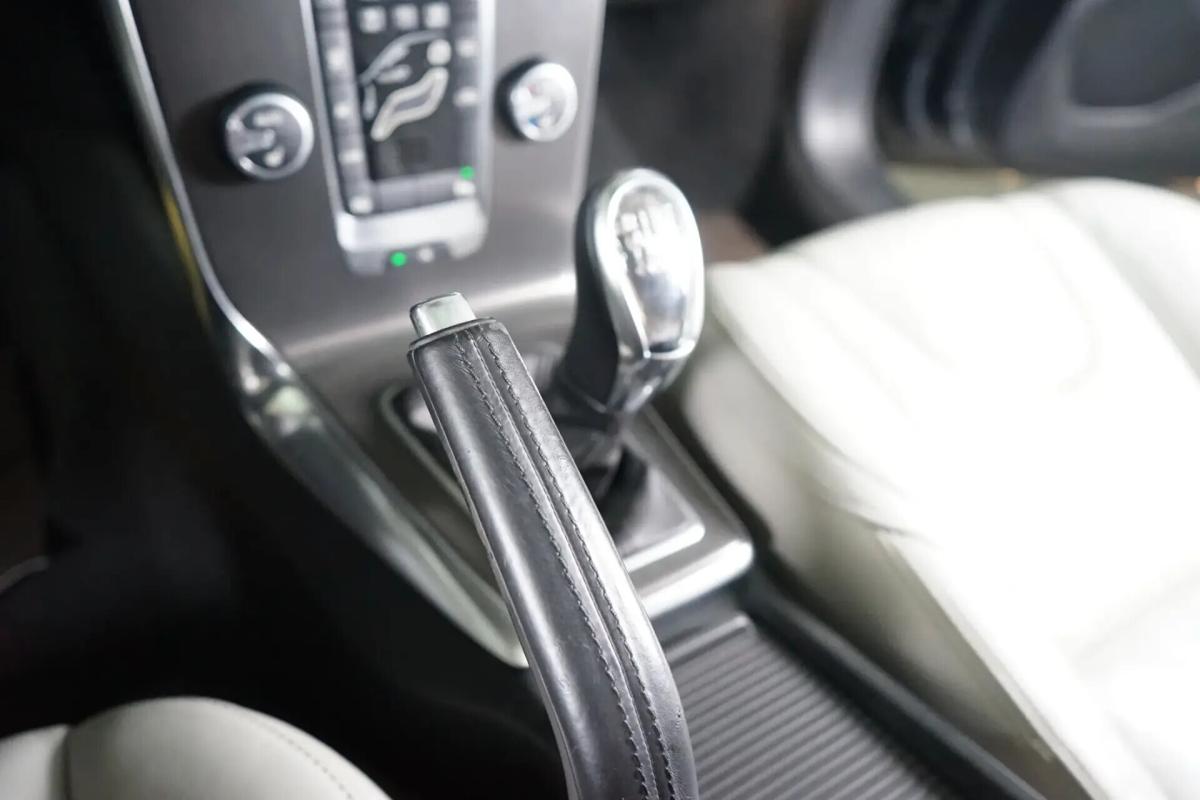 volvo-v40-2013-diesel-1560cc