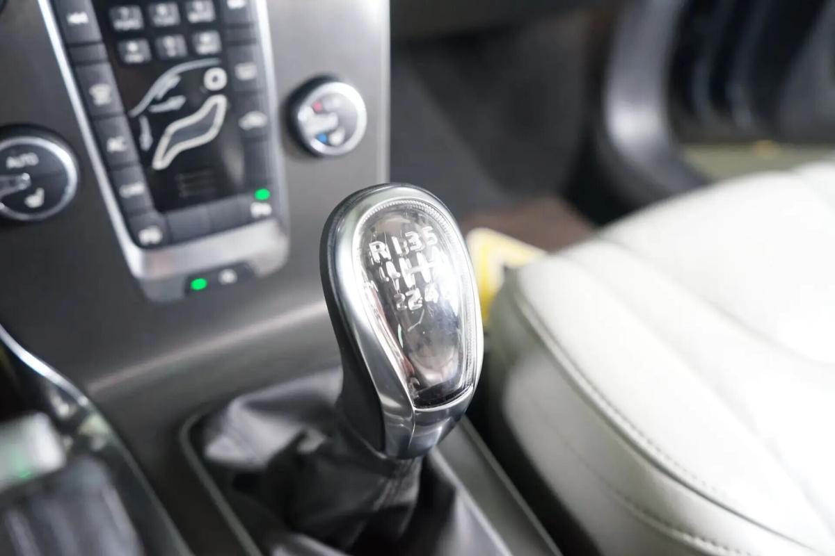 volvo-v40-2013-diesel-1560cc