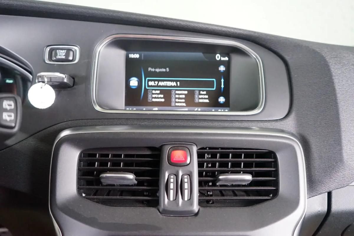 volvo-v40-2013-diesel-1560cc