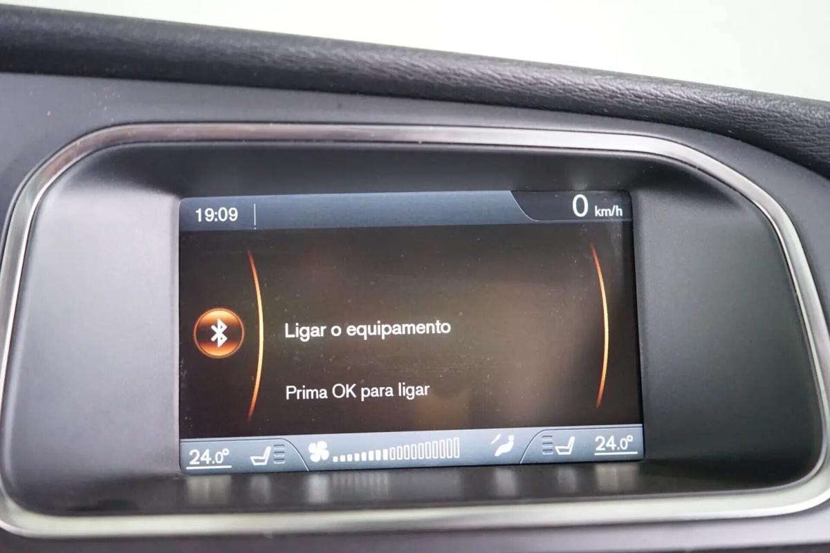 volvo-v40-2013-diesel-1560cc