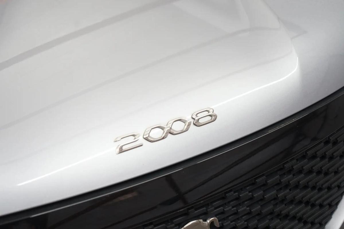 peugeot-2008-2021-gasolina-1199cc