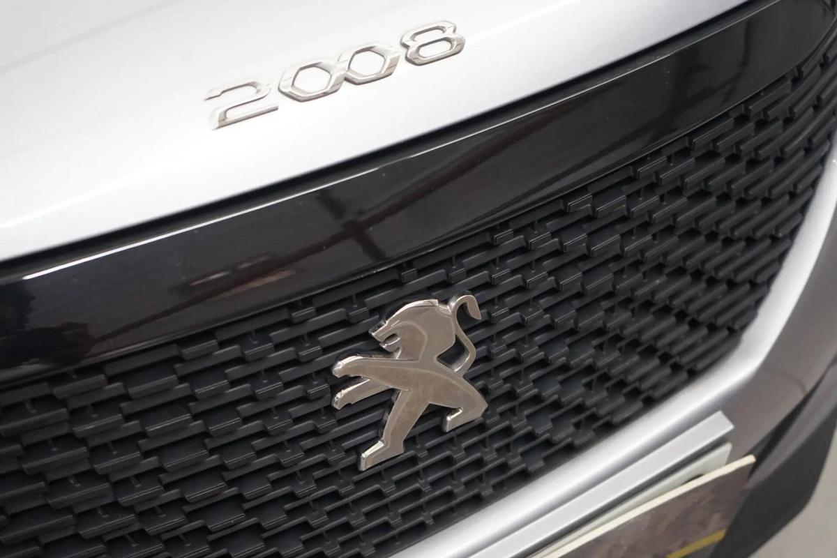 peugeot-2008-2021-gasolina-1199cc