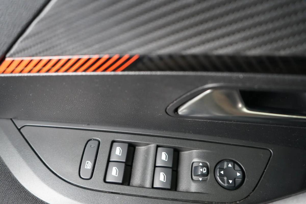 peugeot-2008-2021-gasolina-1199cc