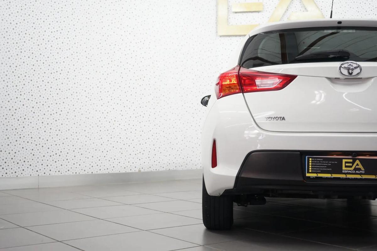 toyota-auris-2014-diesel-1364cc