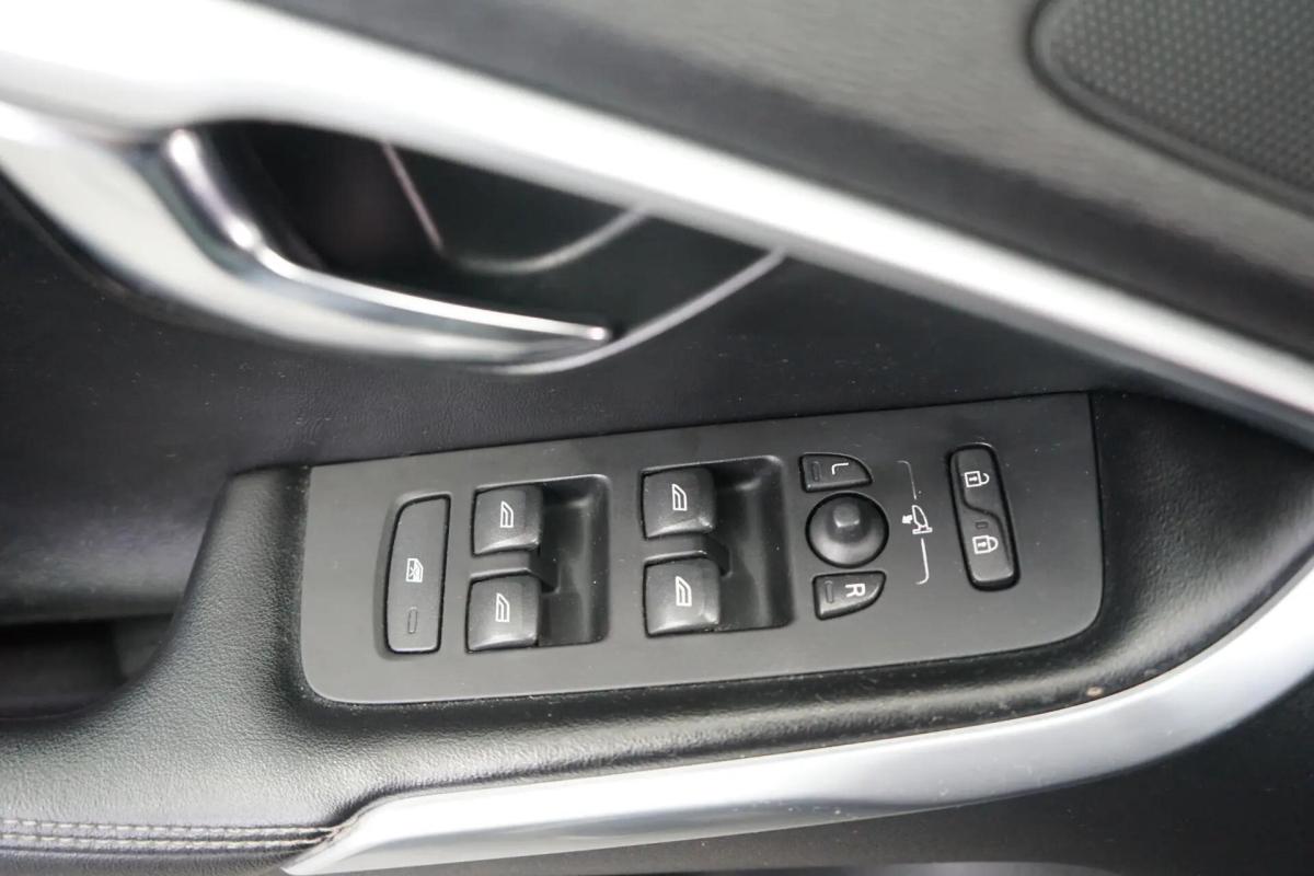 volvo-v40-2013-diesel-1560cc