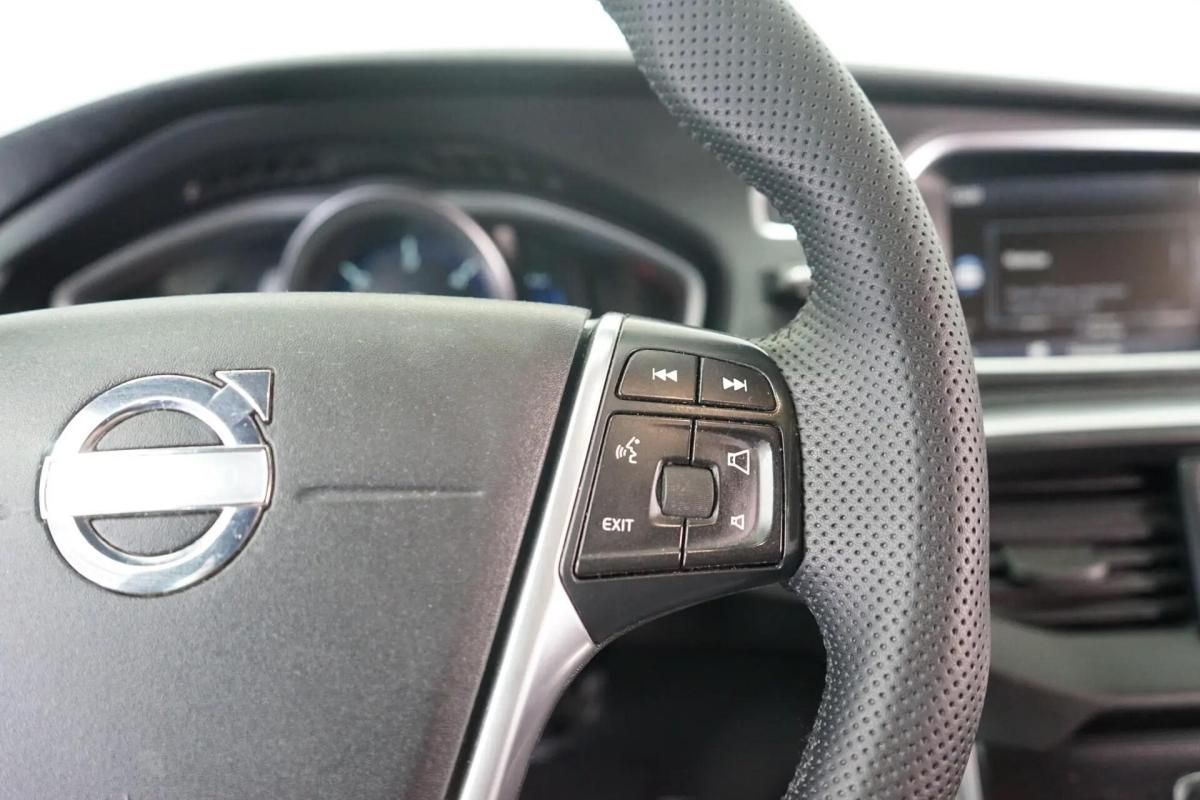volvo-v40-2013-diesel-1560cc