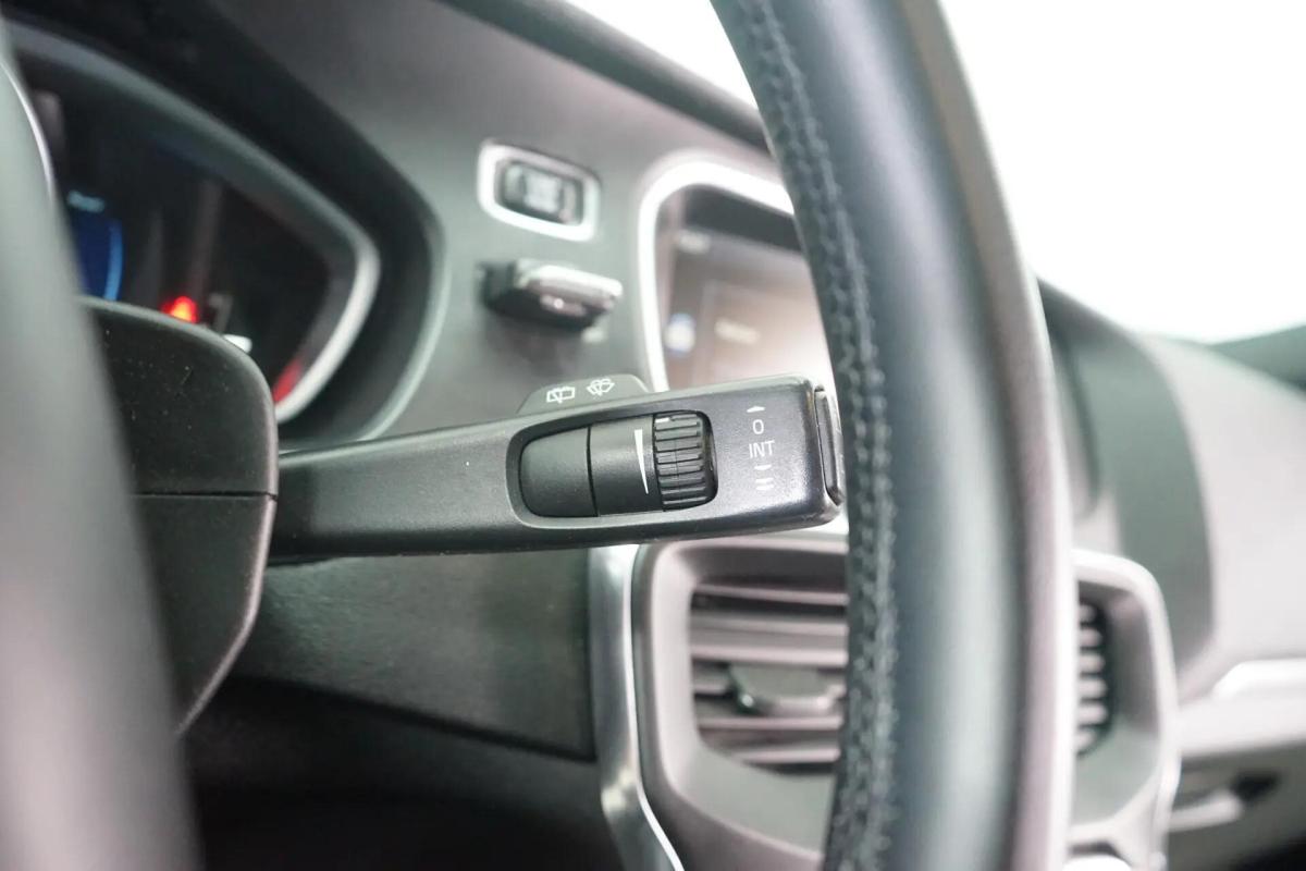 volvo-v40-2013-diesel-1560cc