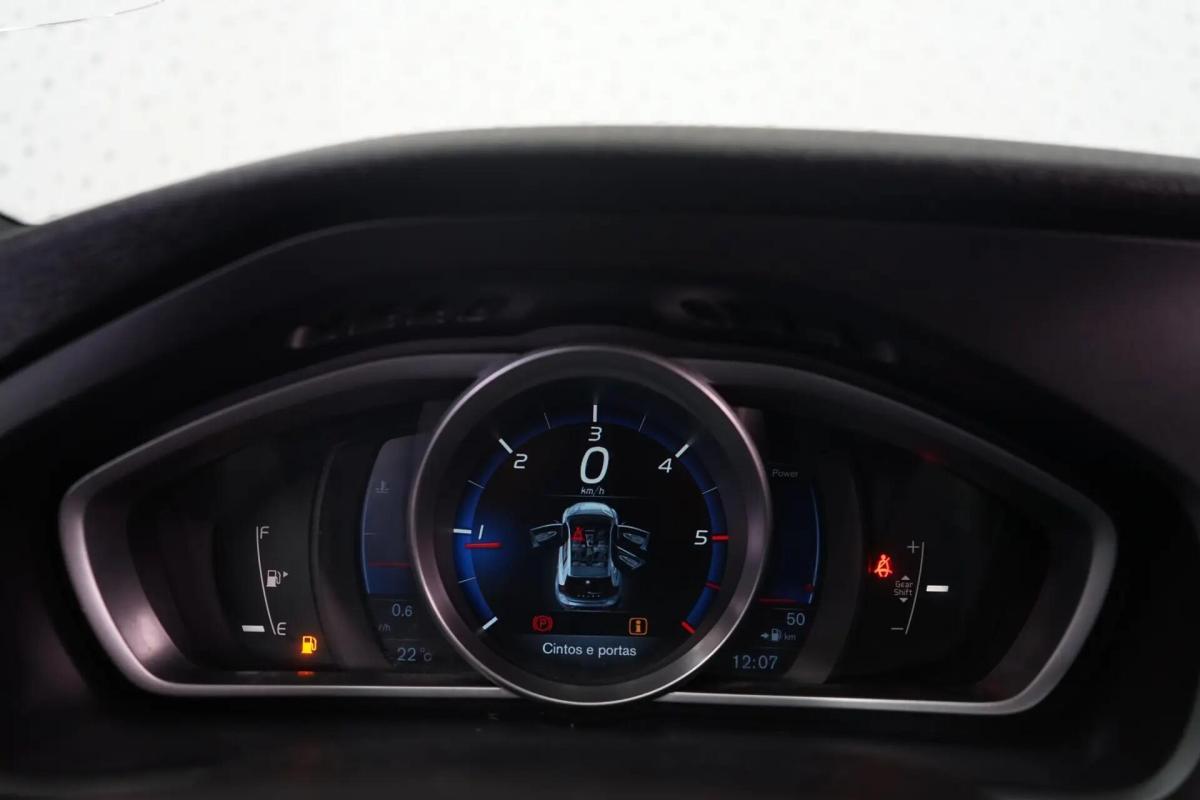 volvo-v40-2013-diesel-1560cc