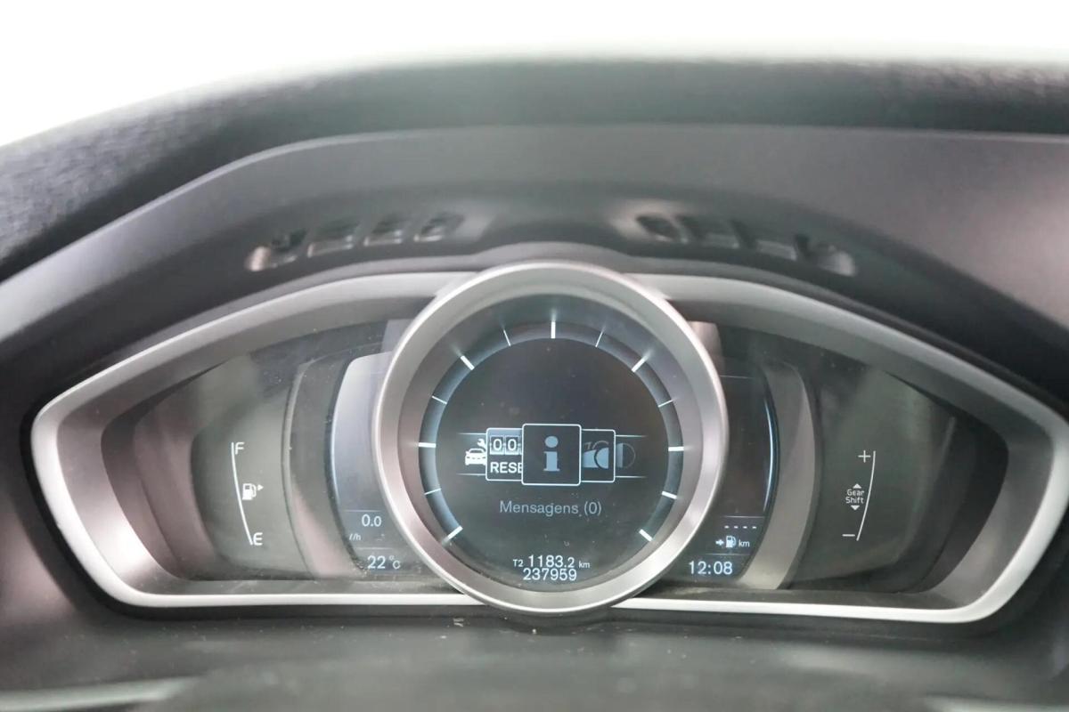 volvo-v40-2013-diesel-1560cc