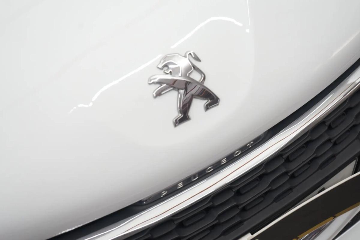 peugeot-208-2014-gasolina-999cc