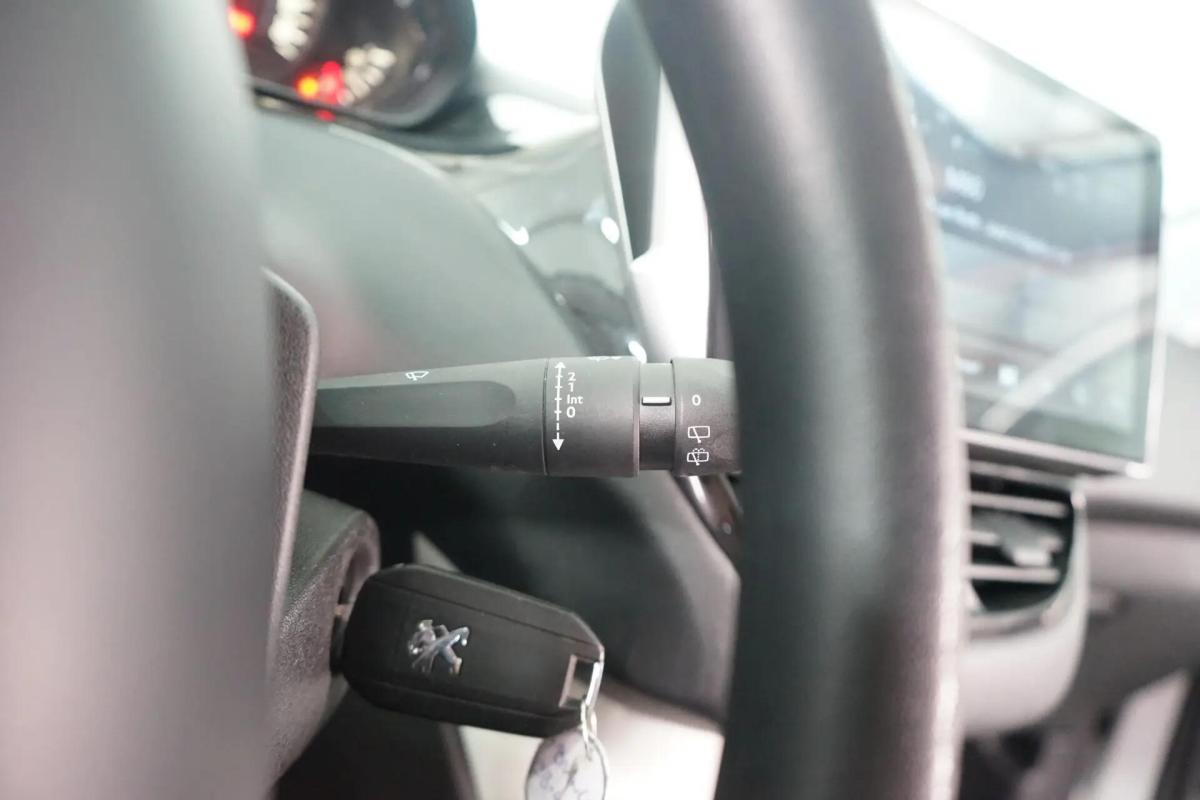 peugeot-208-2014-gasolina-999cc