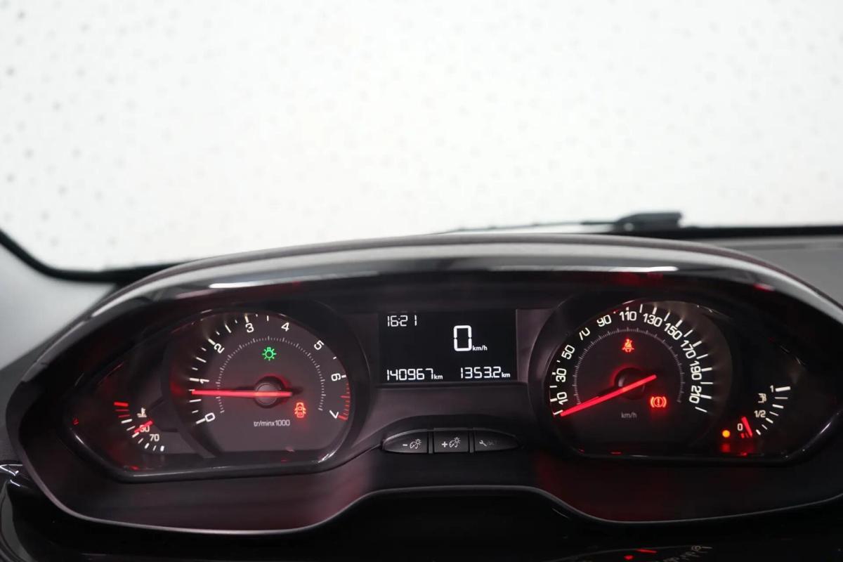 peugeot-208-2014-gasolina-999cc
