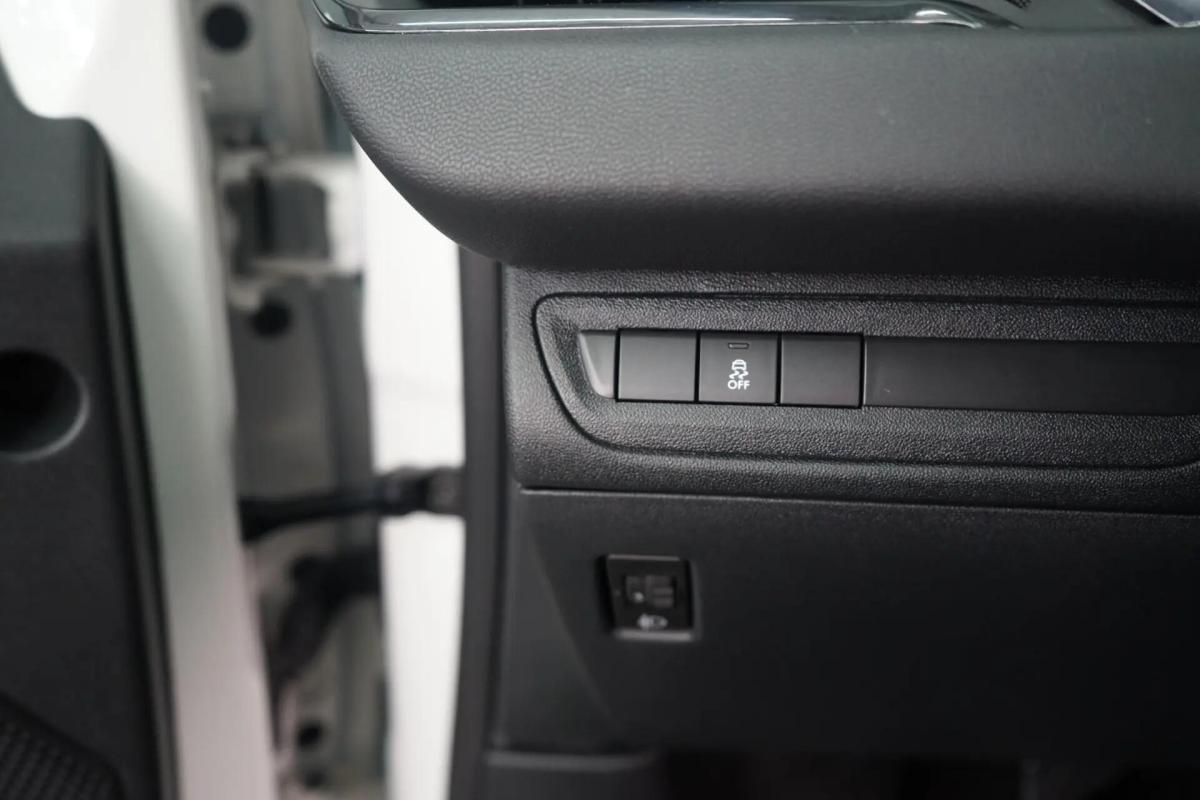 peugeot-208-2014-gasolina-999cc