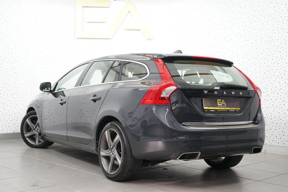 volvo-v60-2015-hibrido-a-diesel-2400cc