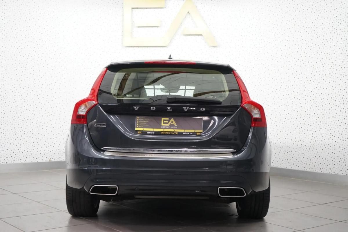 volvo-v60-2015-hibrido-a-diesel-2400cc