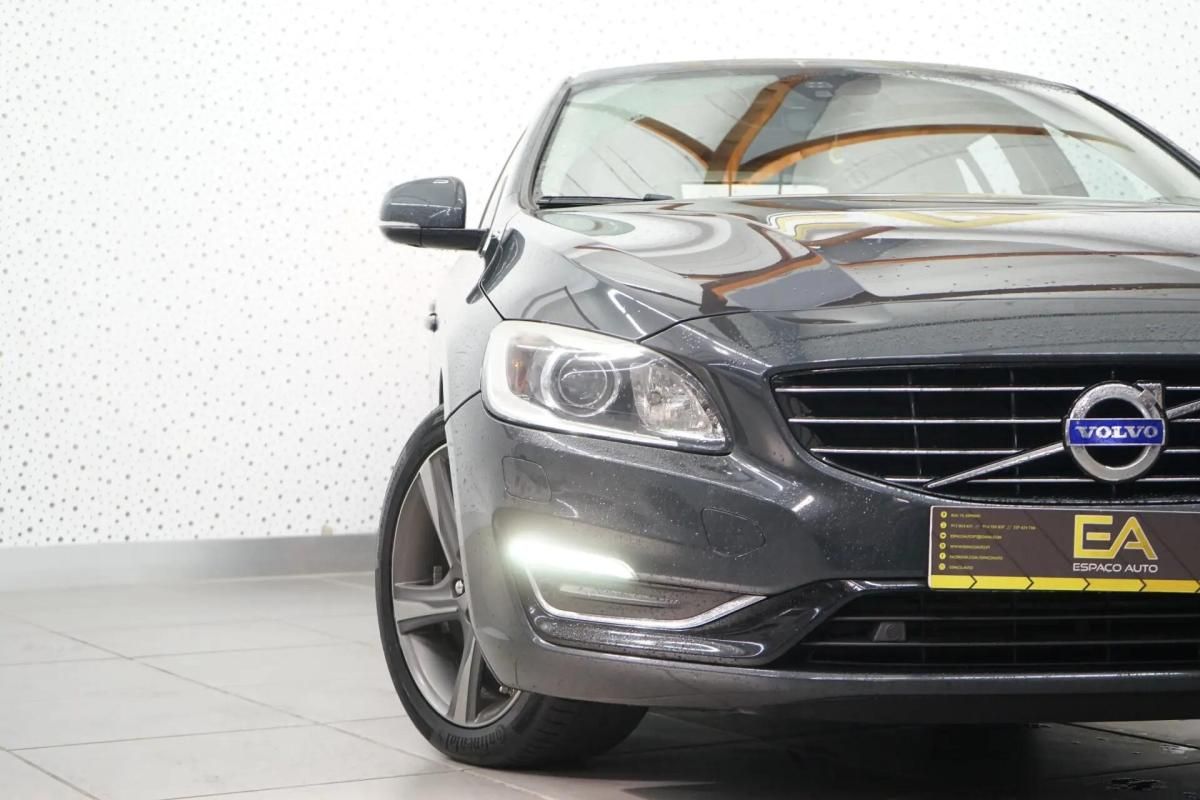 volvo-v60-2015-hibrido-a-diesel-2400cc