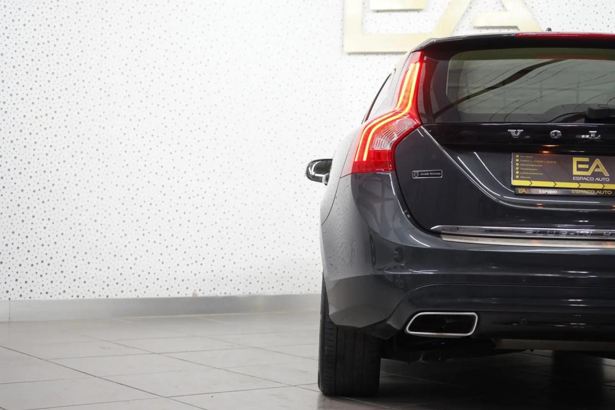 volvo-v60-2015-hibrido-a-diesel-2400cc