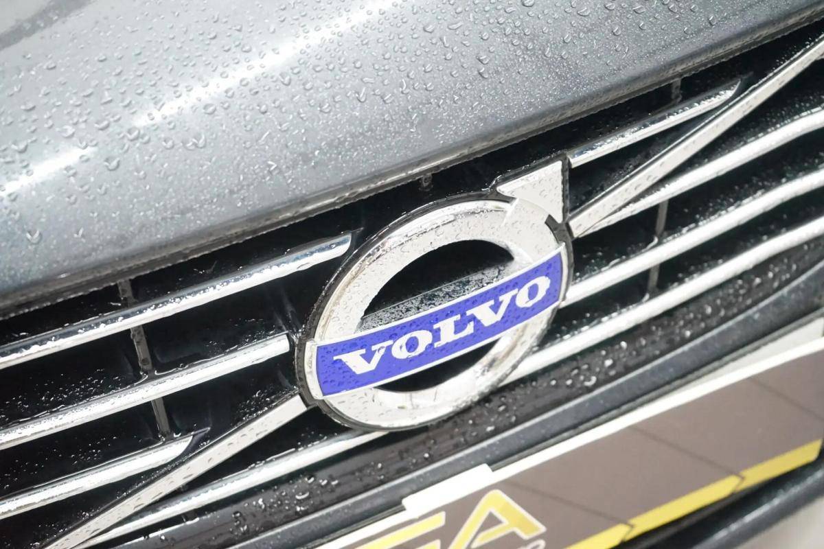 volvo-v60-2015-hibrido-a-diesel-2400cc